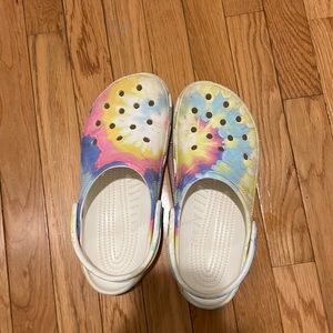 Size 10 mens tie dye crocs